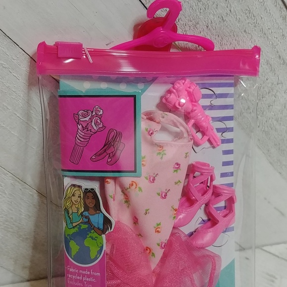 NWT Barbie Ballerina Clothing w. Point Shoes and Flowers - Picture 2 of 4